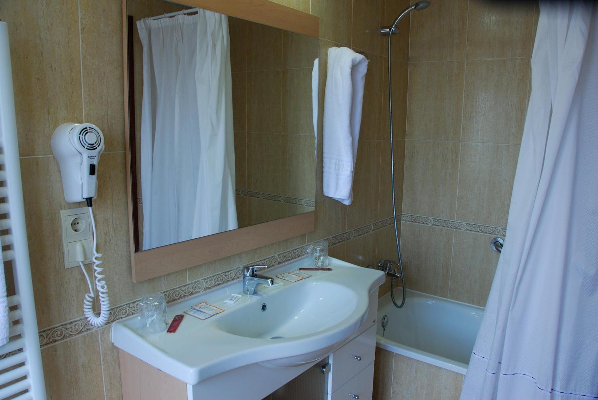 Hotel Balneari De Vallfogona De Riucorb Ngoại thất bức ảnh